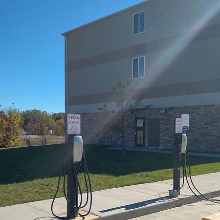 Comfort Inn & Suites Near Bethel College Newton Bagian luar foto