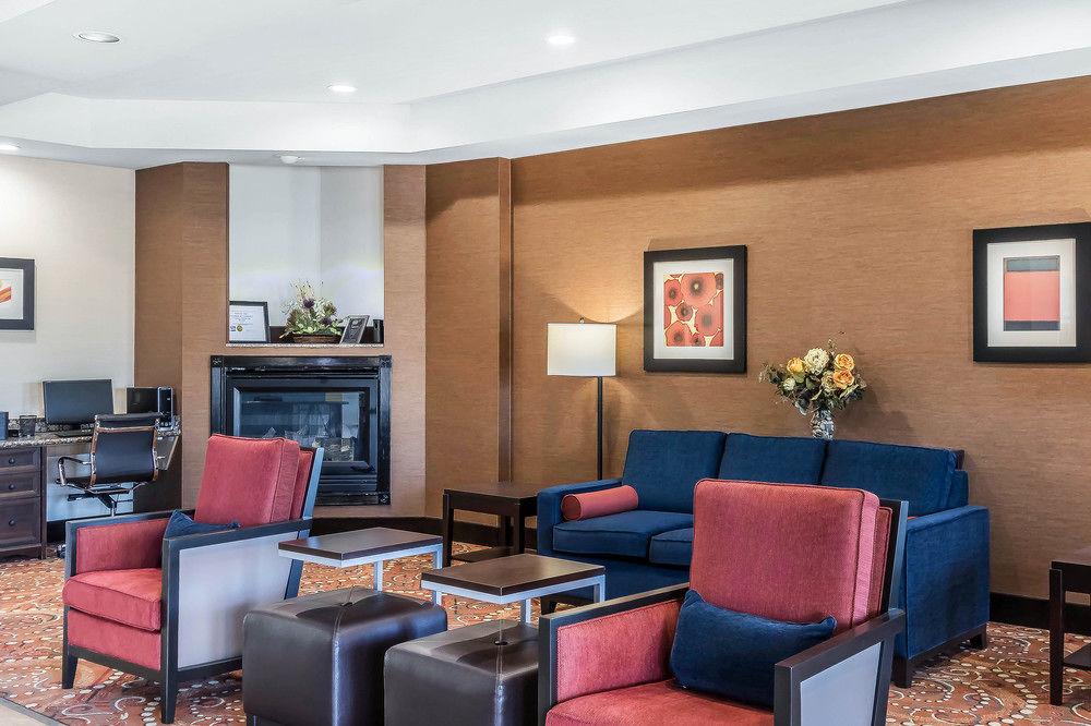 Comfort Inn & Suites Near Bethel College Newton Bagian luar foto