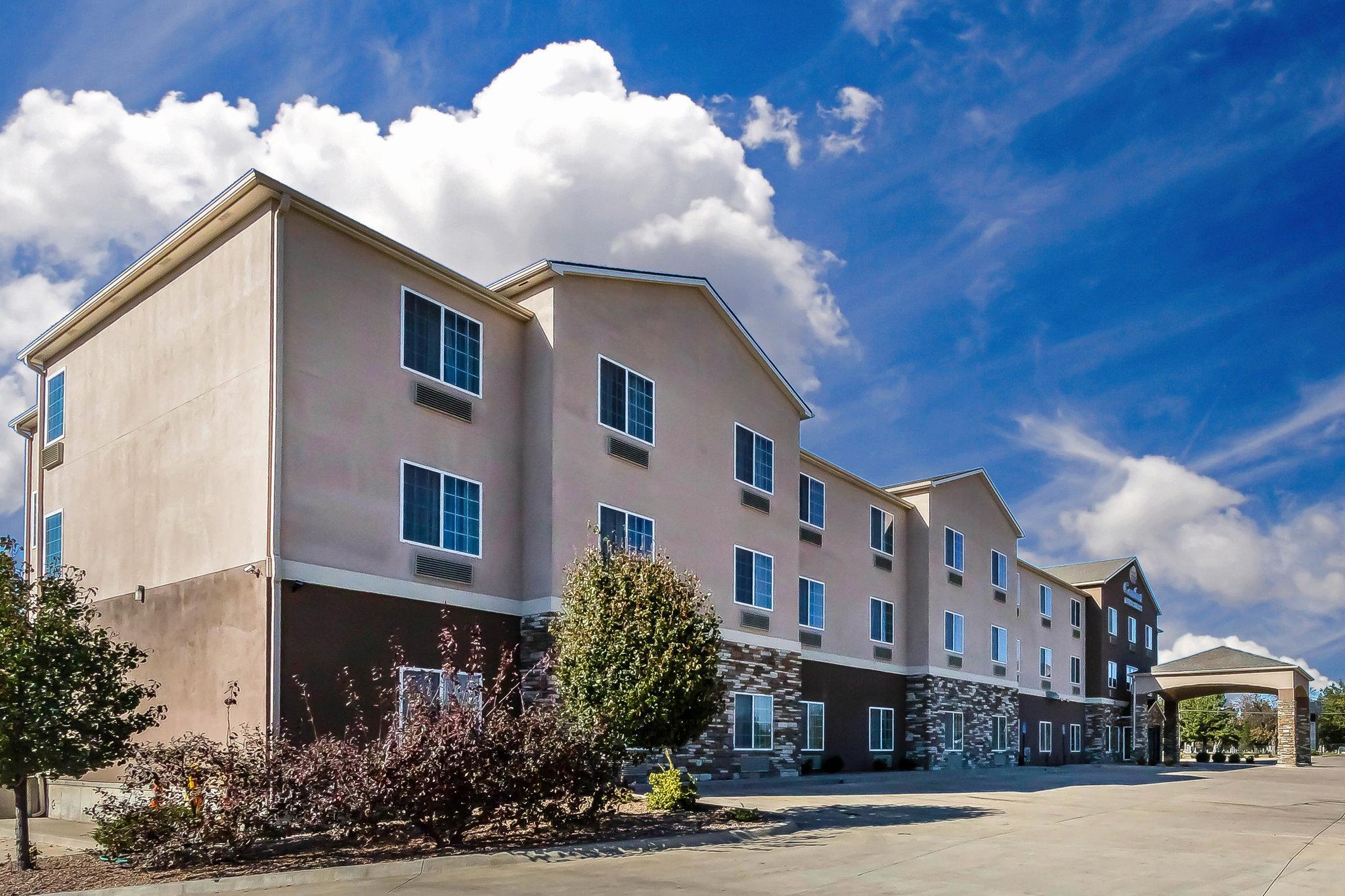 Comfort Inn & Suites Near Bethel College Newton Bagian luar foto