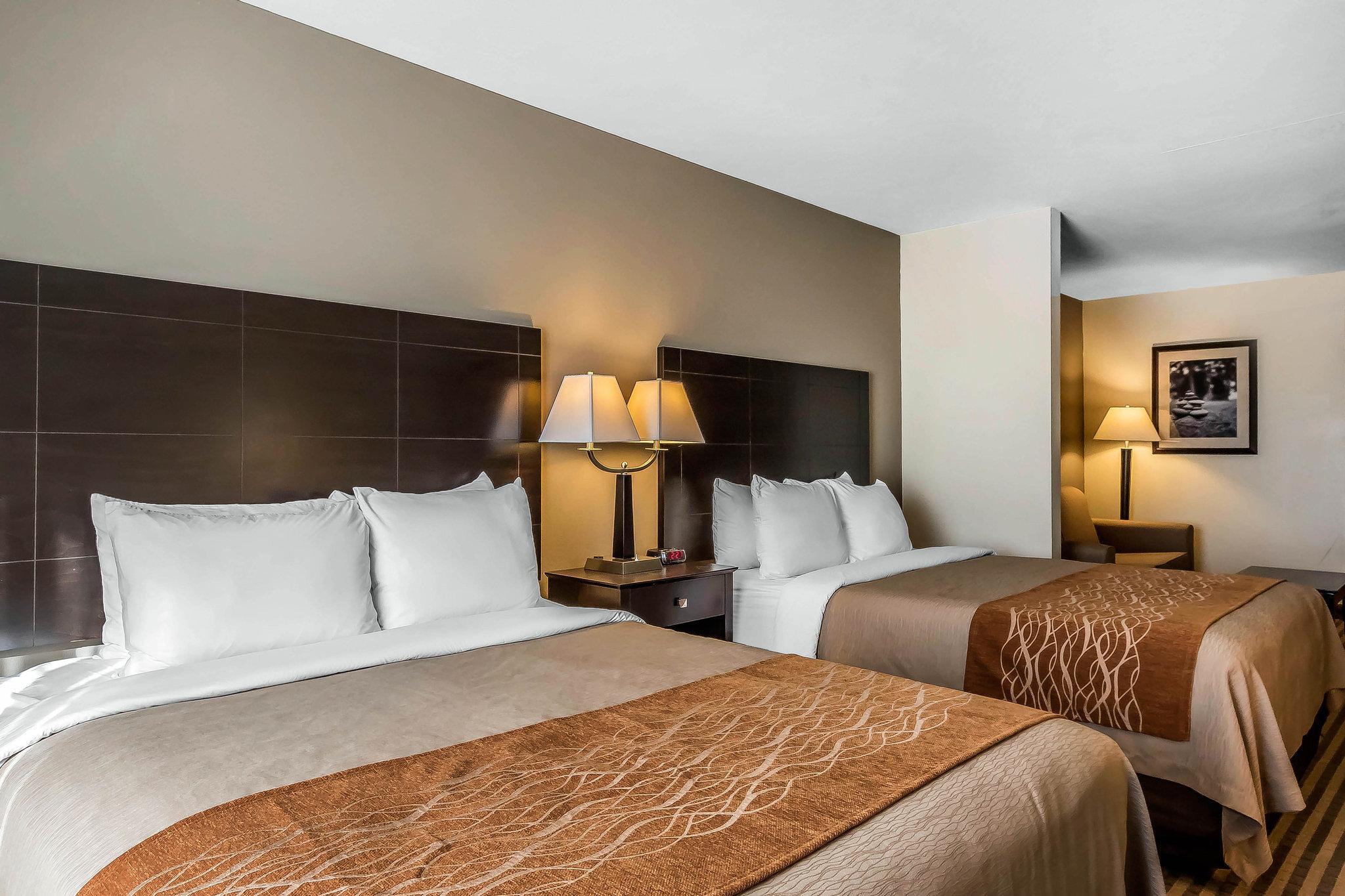 Comfort Inn & Suites Near Bethel College Newton Bagian luar foto