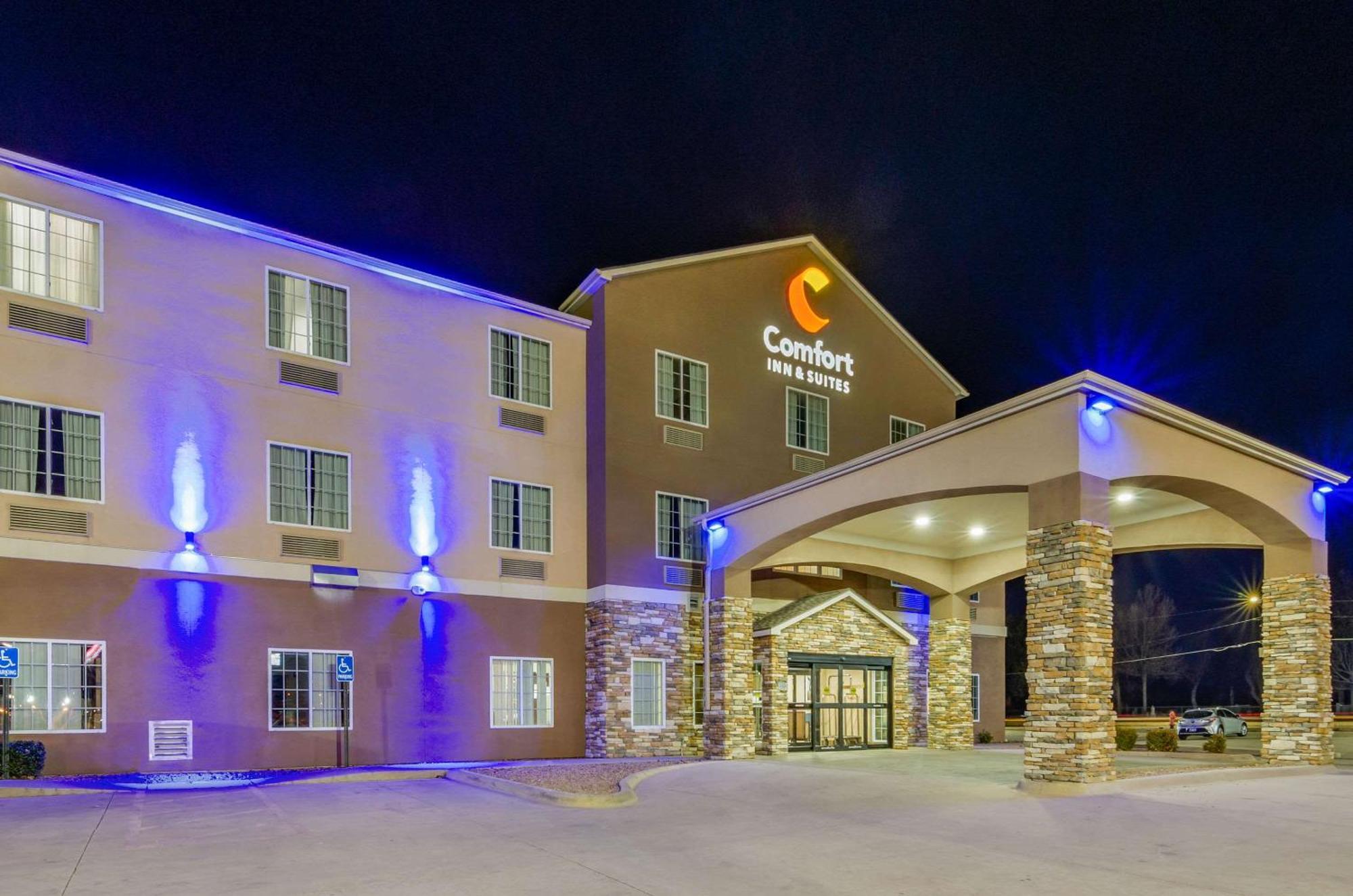 Comfort Inn & Suites Near Bethel College Newton Bagian luar foto