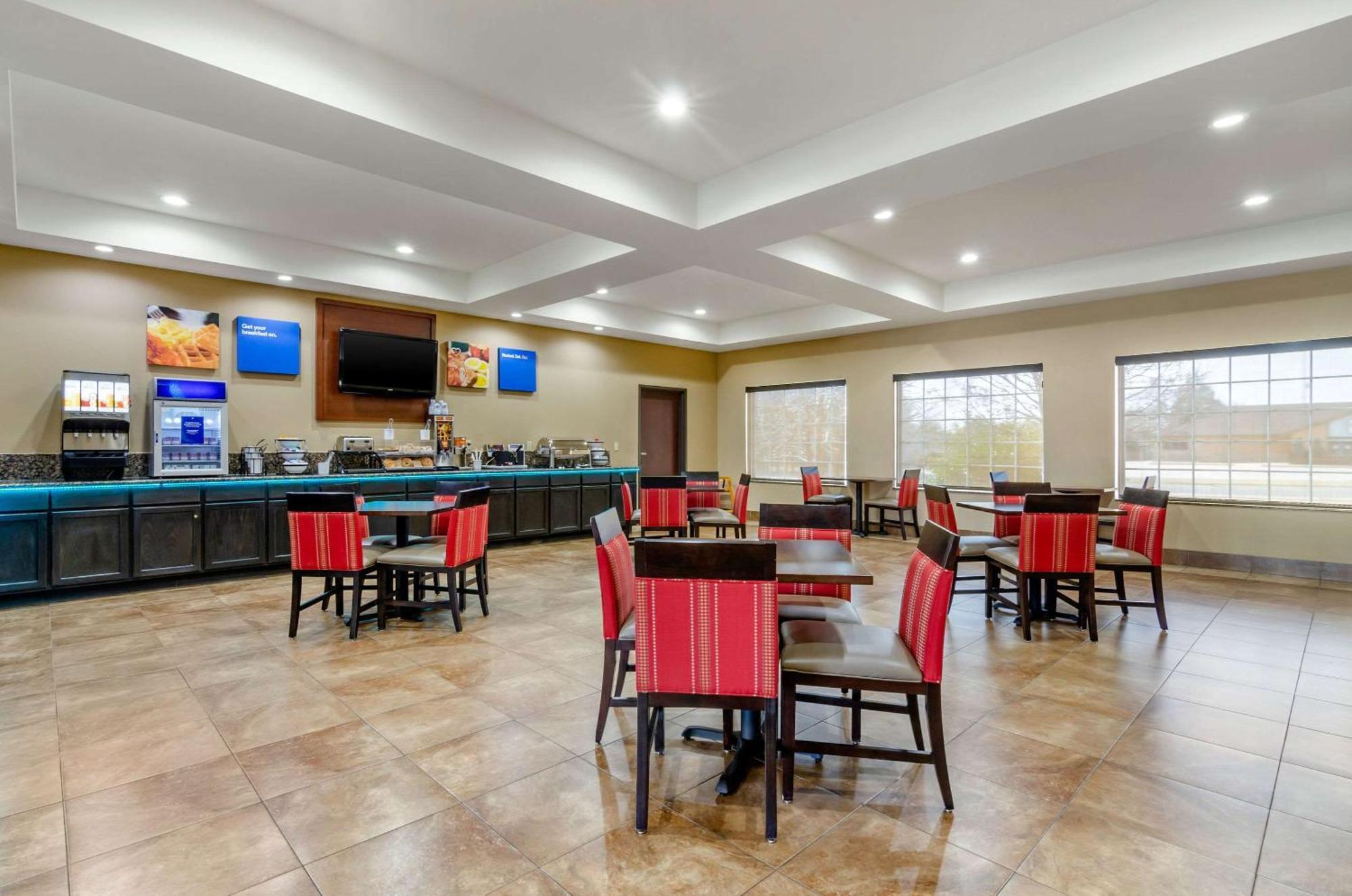 Comfort Inn & Suites Near Bethel College Newton Bagian luar foto