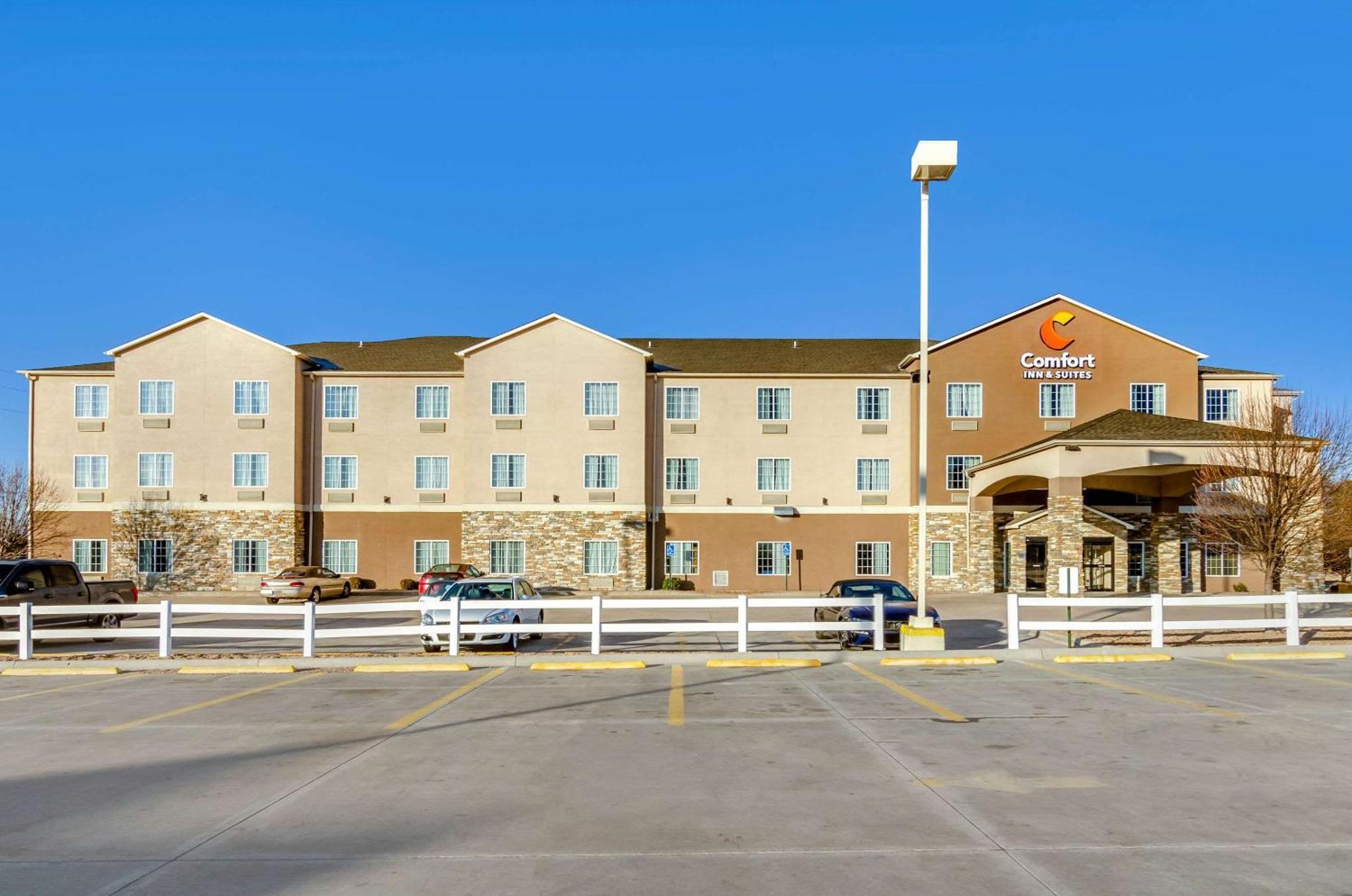 Comfort Inn & Suites Near Bethel College Newton Bagian luar foto