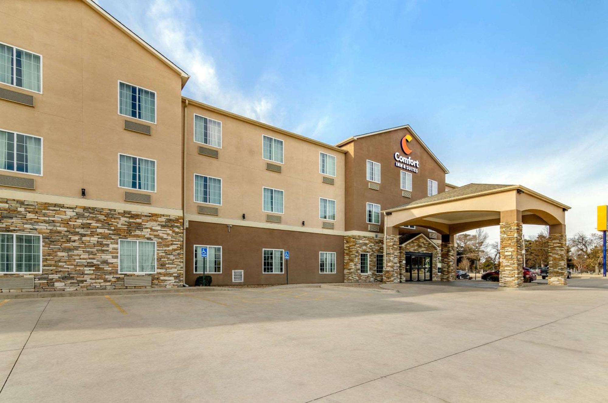 Comfort Inn & Suites Near Bethel College Newton Bagian luar foto
