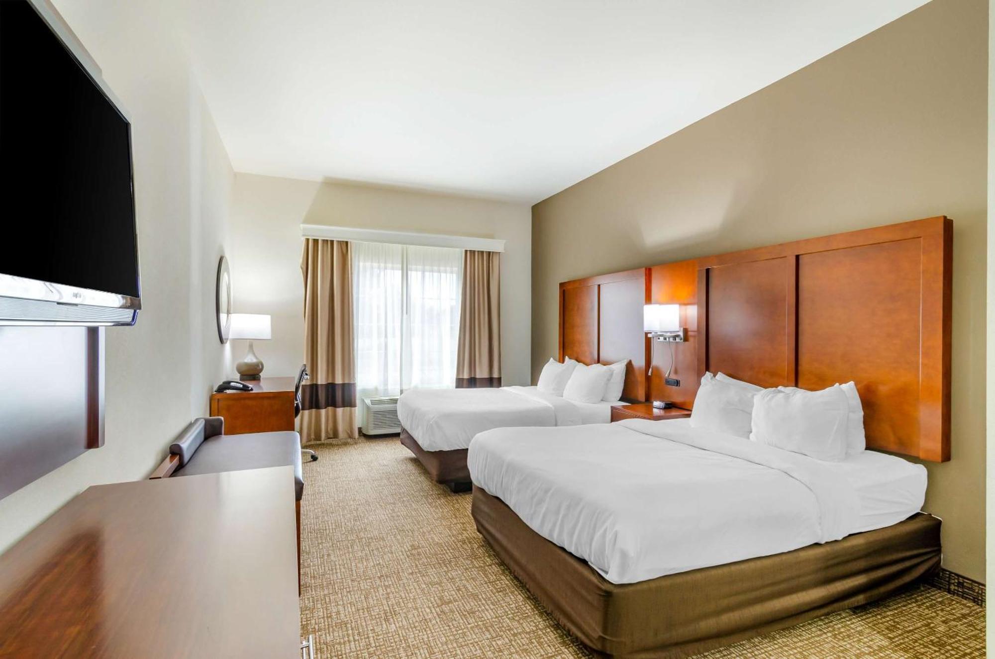 Comfort Inn & Suites Near Bethel College Newton Bagian luar foto