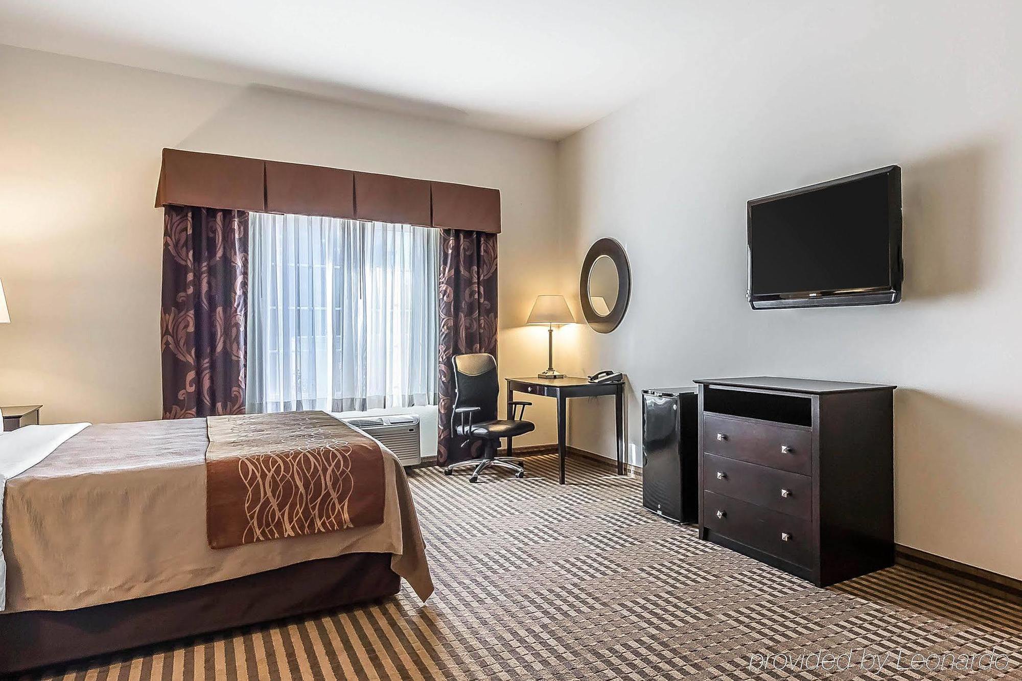 Comfort Inn & Suites Near Bethel College Newton Bagian luar foto